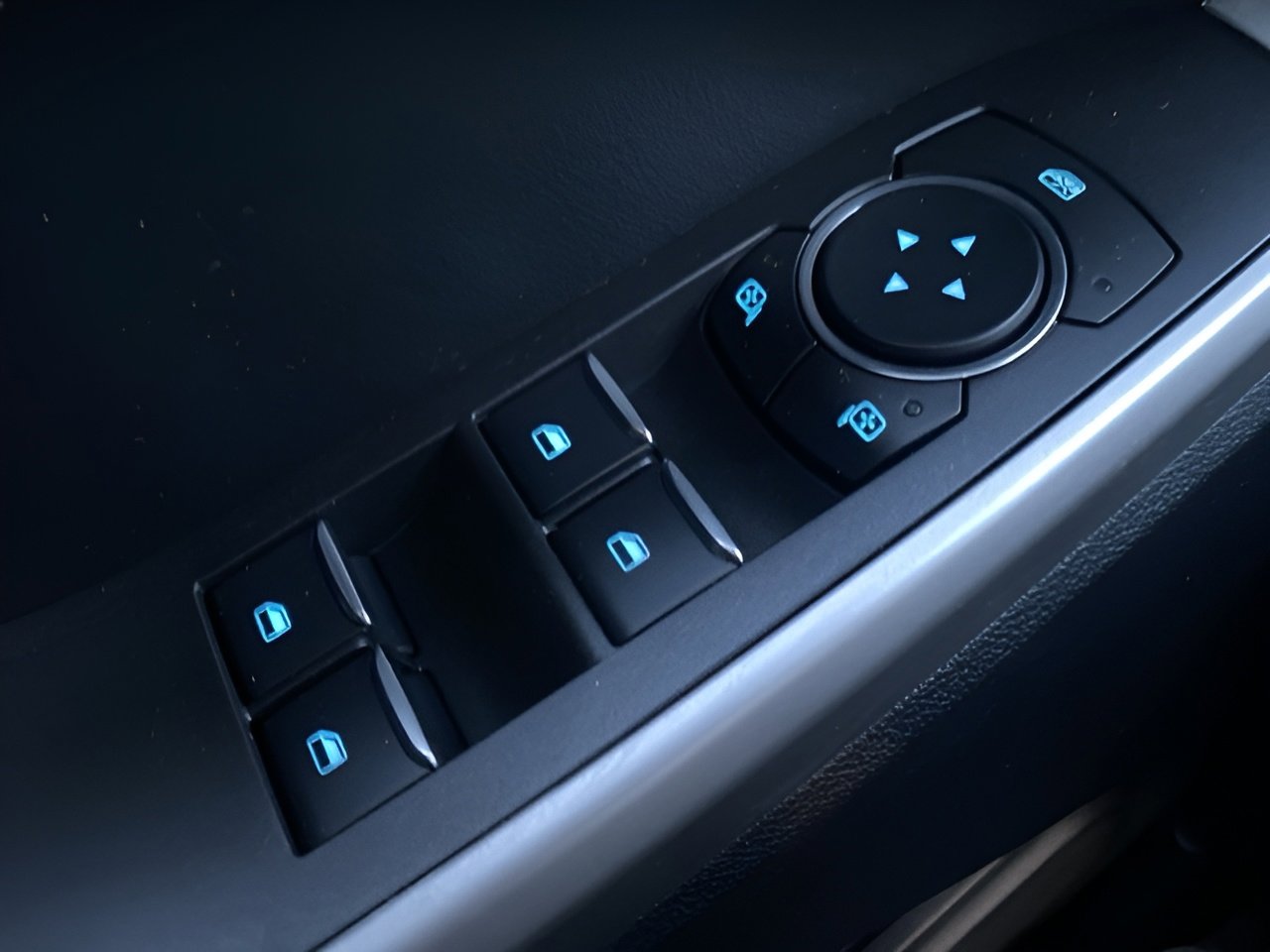 Certified 2022 Ford Explorer XLT w/ Equipment Group 202A image 18