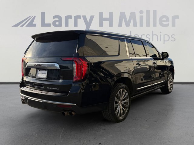 Used 2021 GMC Yukon XL Denali w/ Denali Ultimate Package AWD/4WD image 5