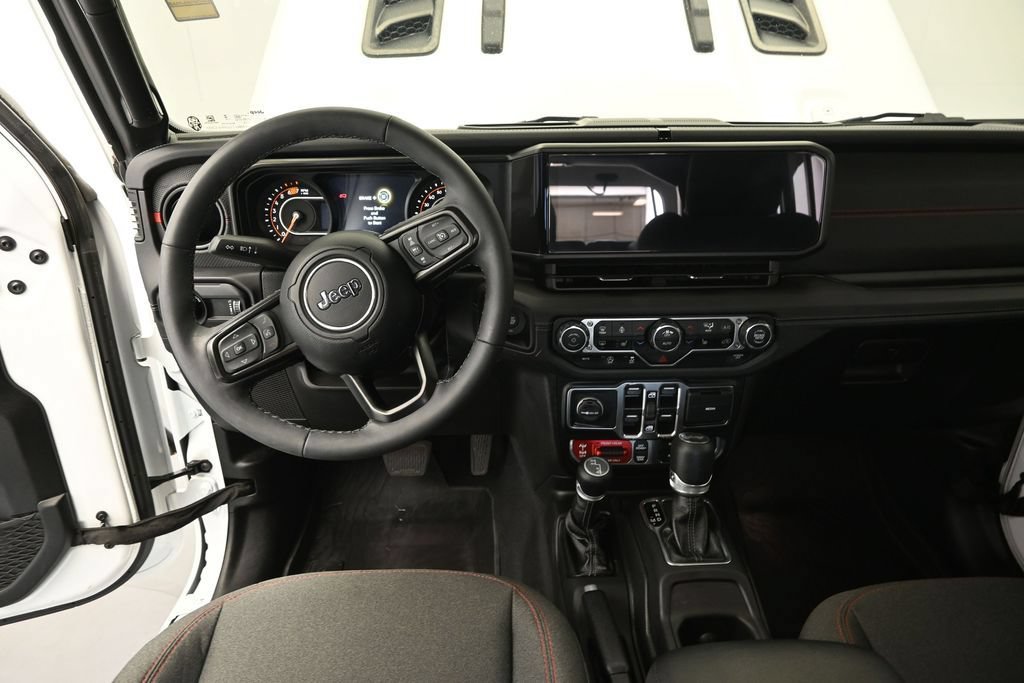 Used 2025 Jeep Wrangler Unlimited Rubicon w/ Convenience Group AWD/4WD image 21