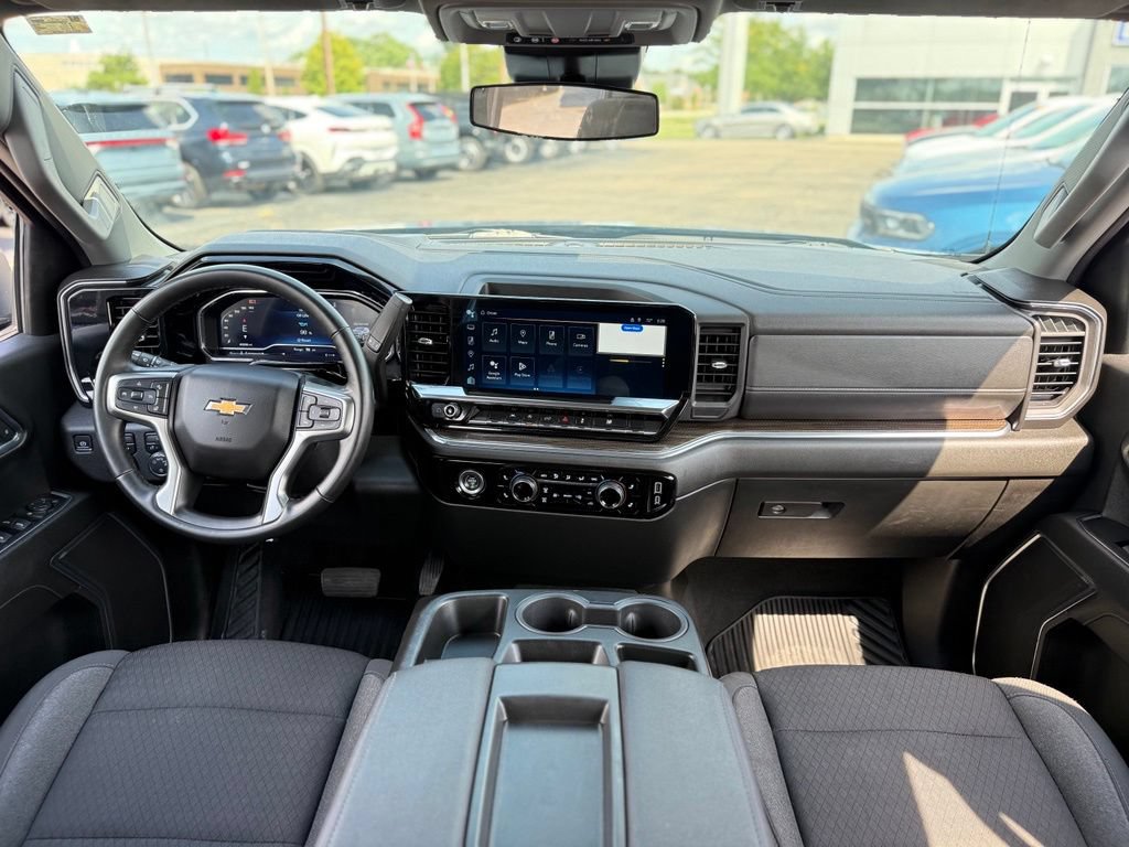 Used 2024 Chevrolet Silverado 1500 LT AWD/4WD image 2