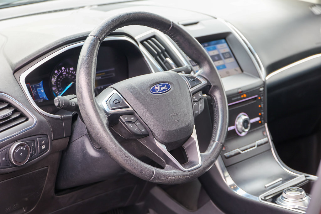 Certified 2019 Ford Edge Titanium w/ Cold Weather Package AWD/4WD image 31