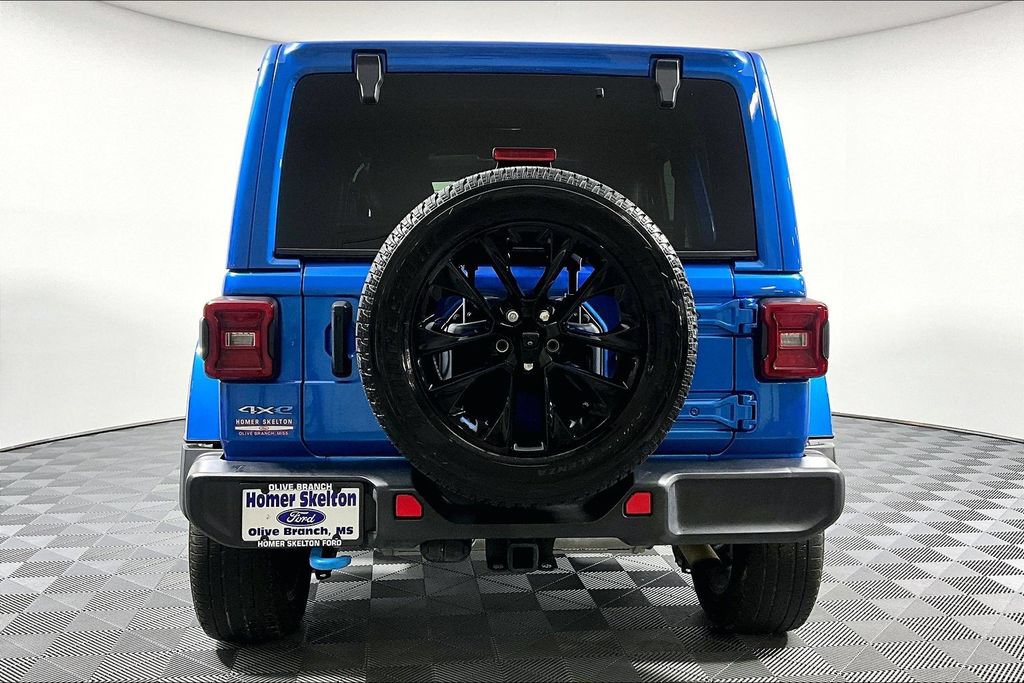 Used 2023 Jeep Wrangler Unlimited Sahara w/ Cold Weather Group AWD/4WD image 4