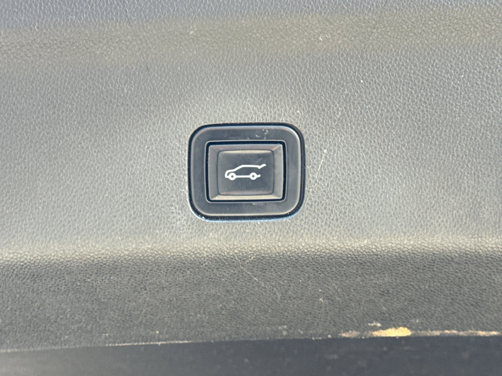 Used 2021 Cadillac Escalade ESV Premium Luxury w/ LPO, Radiant Package image 10