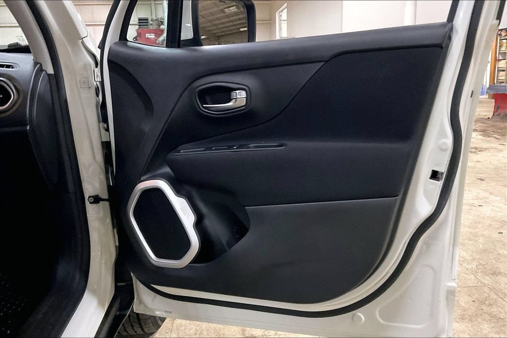 Used 2019 Jeep Renegade Latitude w/ Cold Weather Group AWD/4WD image 22