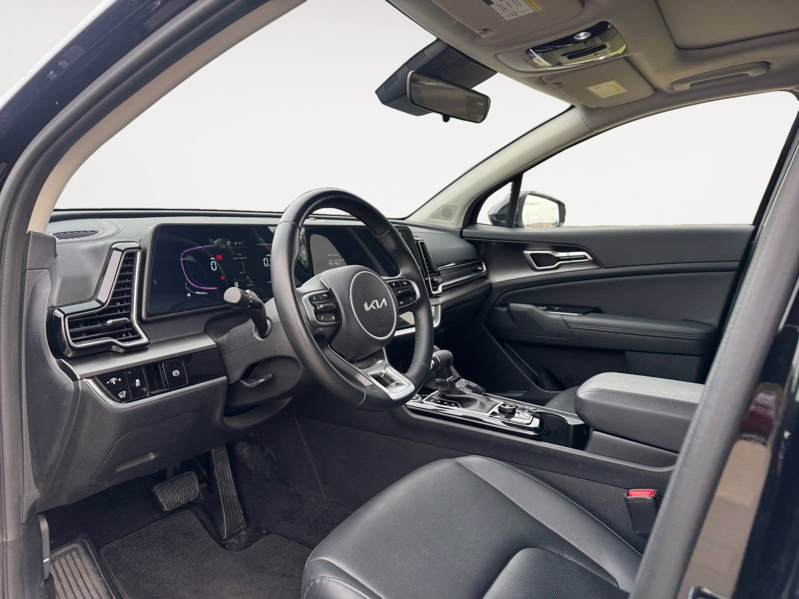 Used 2025 Kia Sportage EX w/ Premium Package FWD image 9