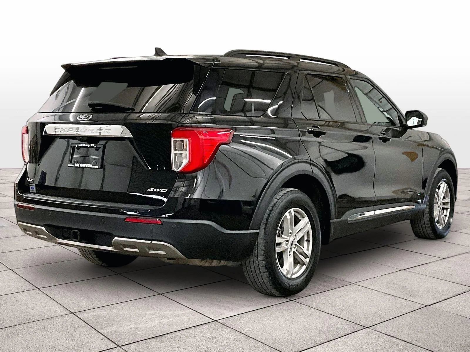 Certified 2022 Ford Explorer XLT w/ Equipment Group 202A AWD/4WD image 11