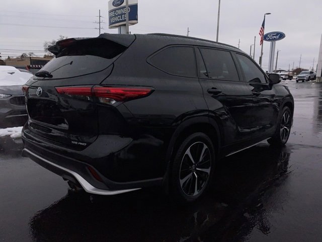 Used 2022 Toyota Highlander XSE image 3