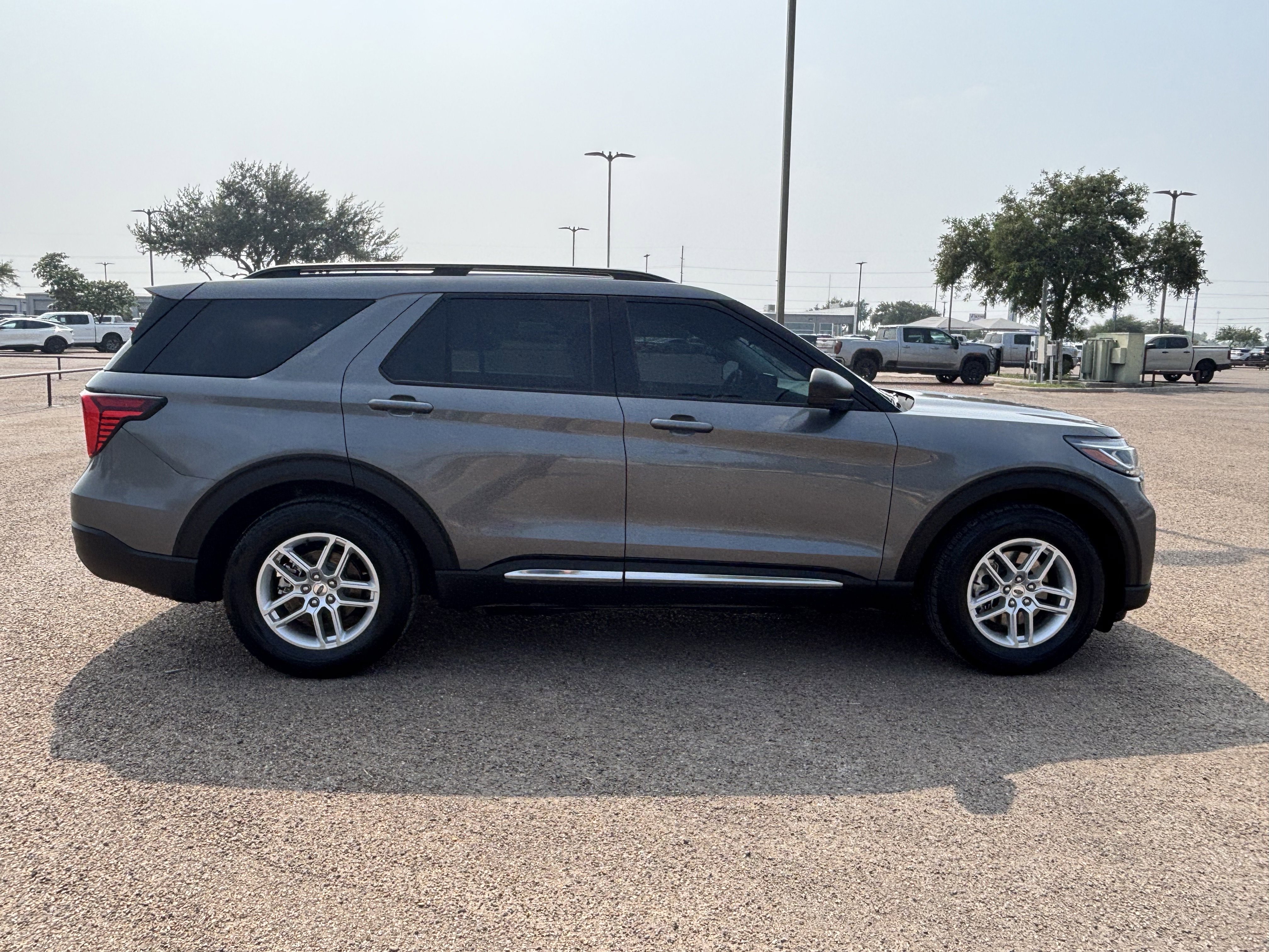 Certified 2025 Ford Explorer Active RWD image 4