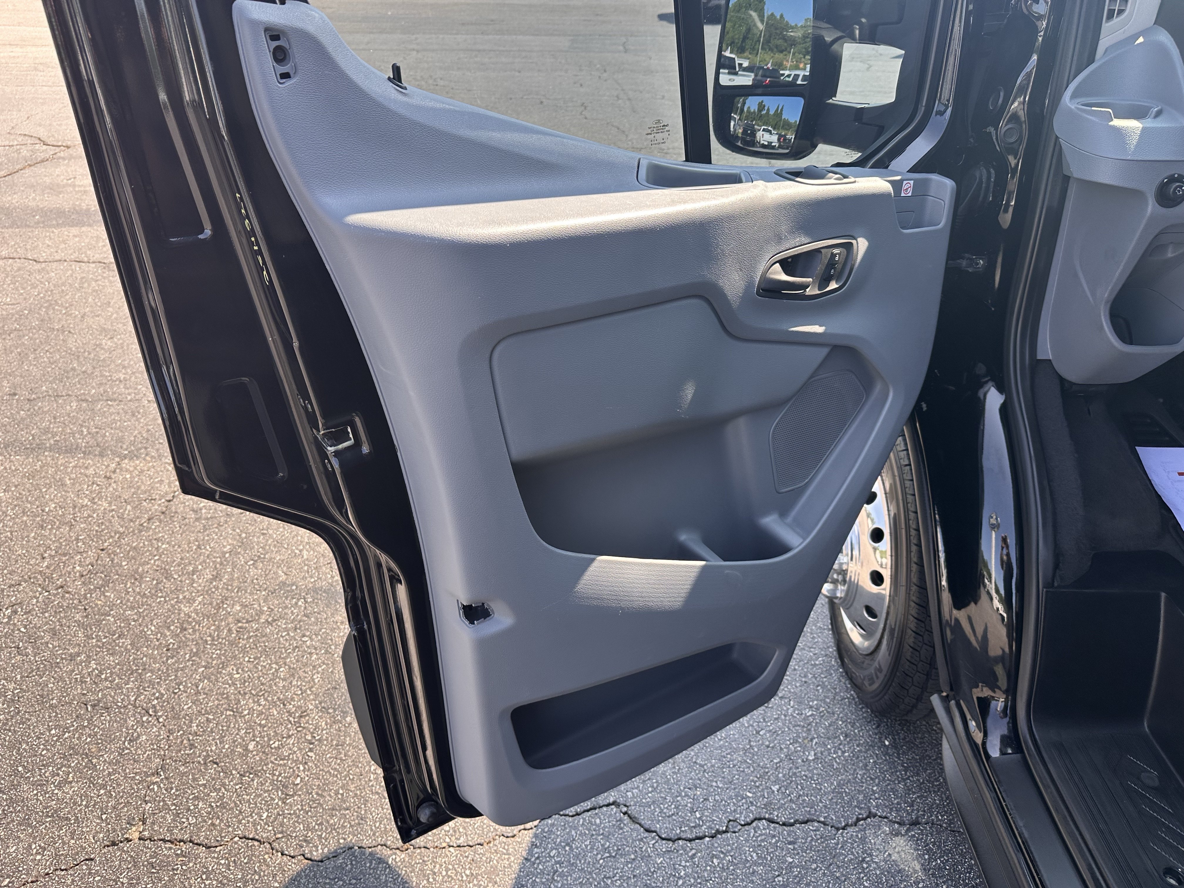 Certified 2019 Ford Transit 350 XLT RWD image 9
