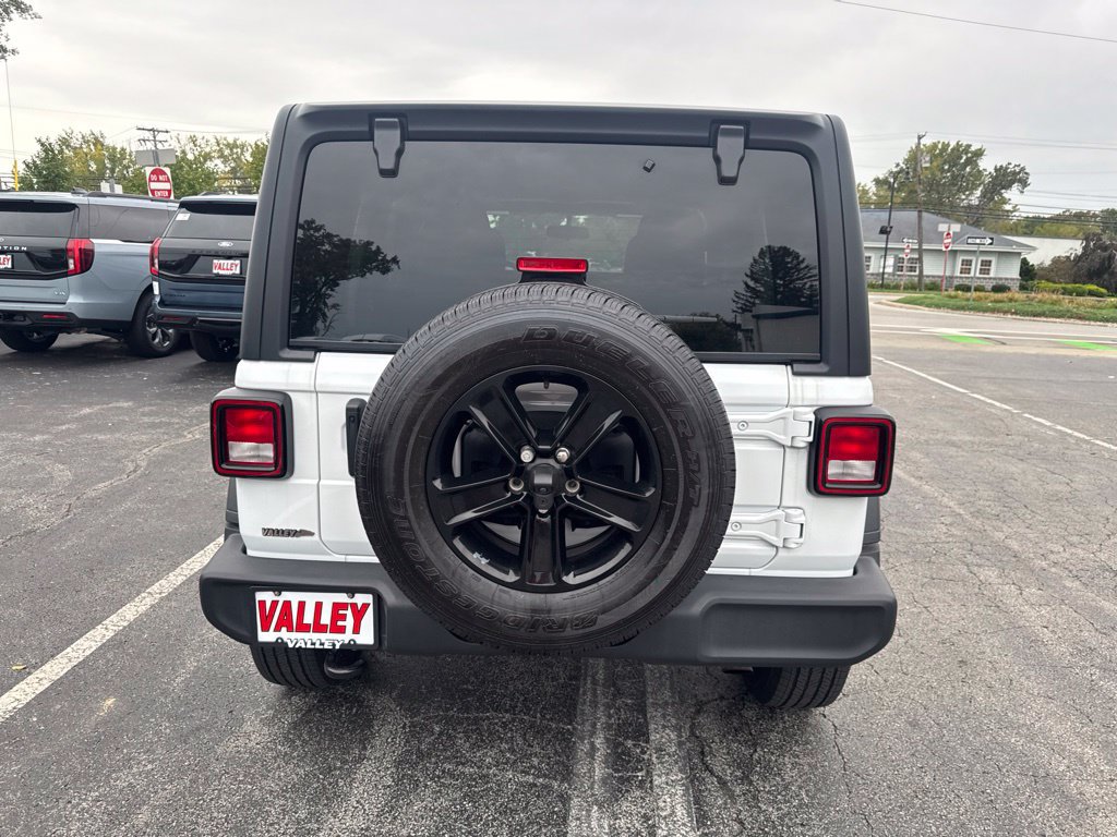 Used 2023 Jeep Wrangler Unlimited Sport AWD/4WD image 11