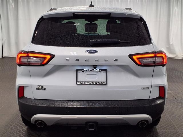 Certified 2025 Ford Escape SE w/ Class II Trailer Tow Package image 3