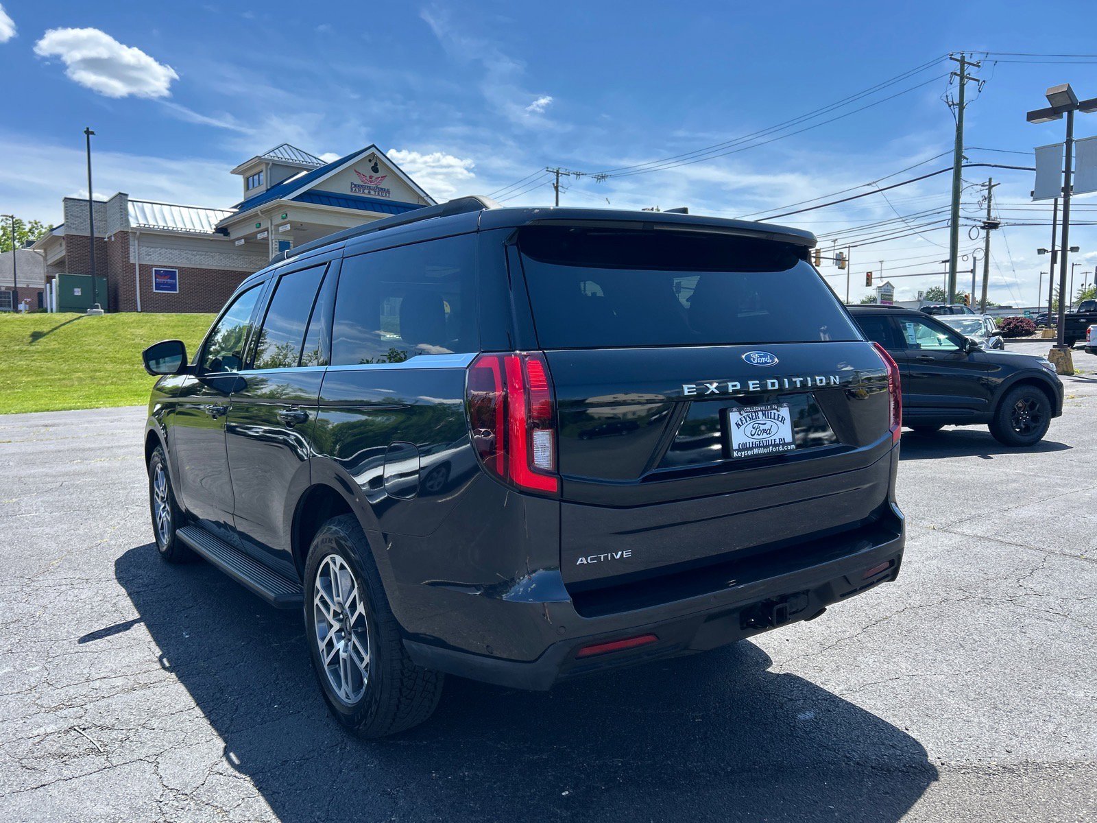 Certified 2025 Ford Expedition Active AWD/4WD image 12
