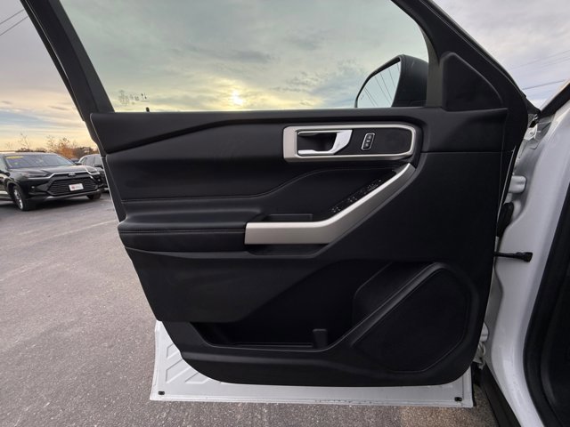 Certified 2020 Ford Explorer XLT w/ Equipment Group 202A image 25