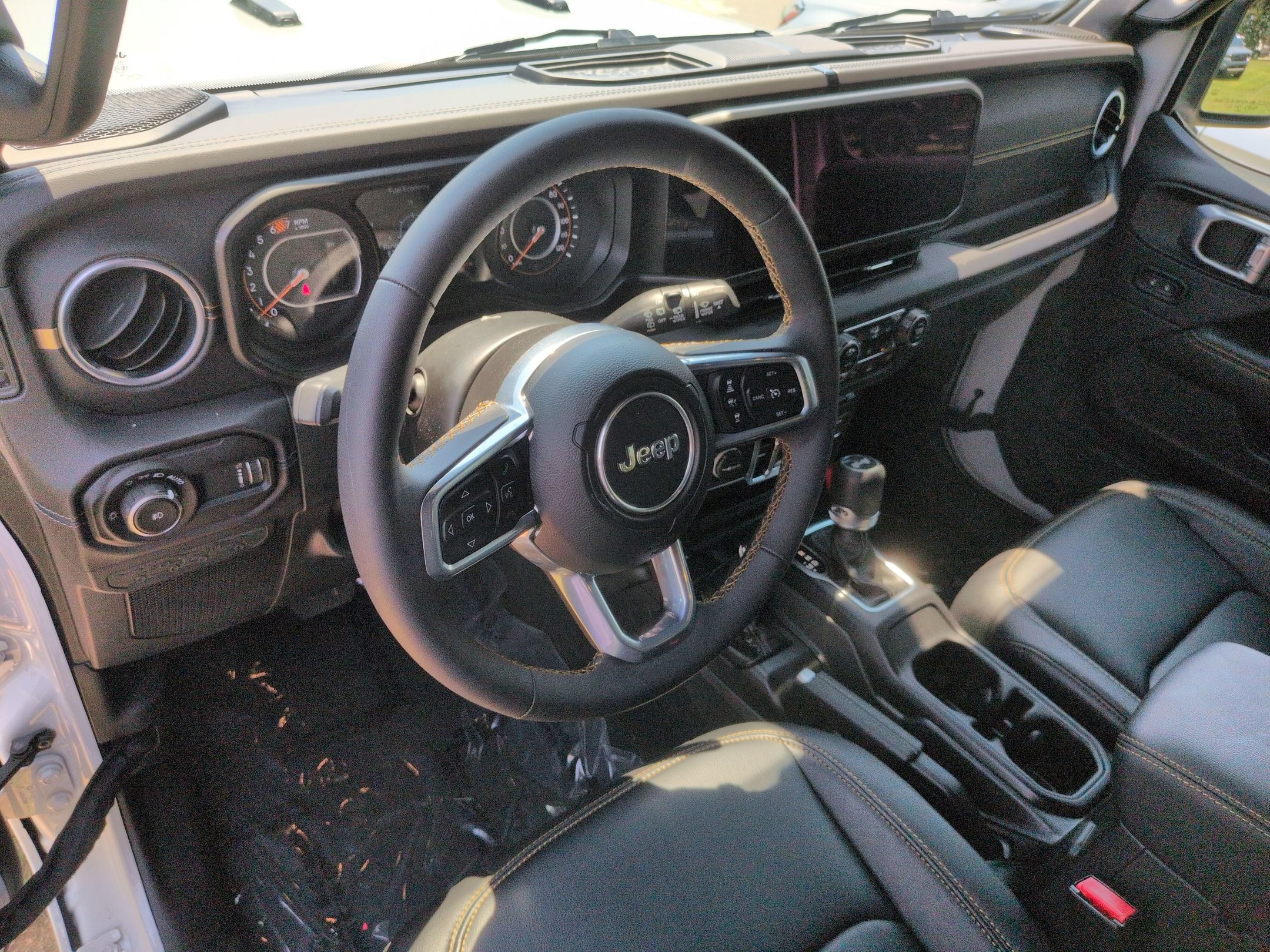 Used 2024 Jeep Wrangler Unlimited Sahara w/ Technology Group AWD/4WD image 17