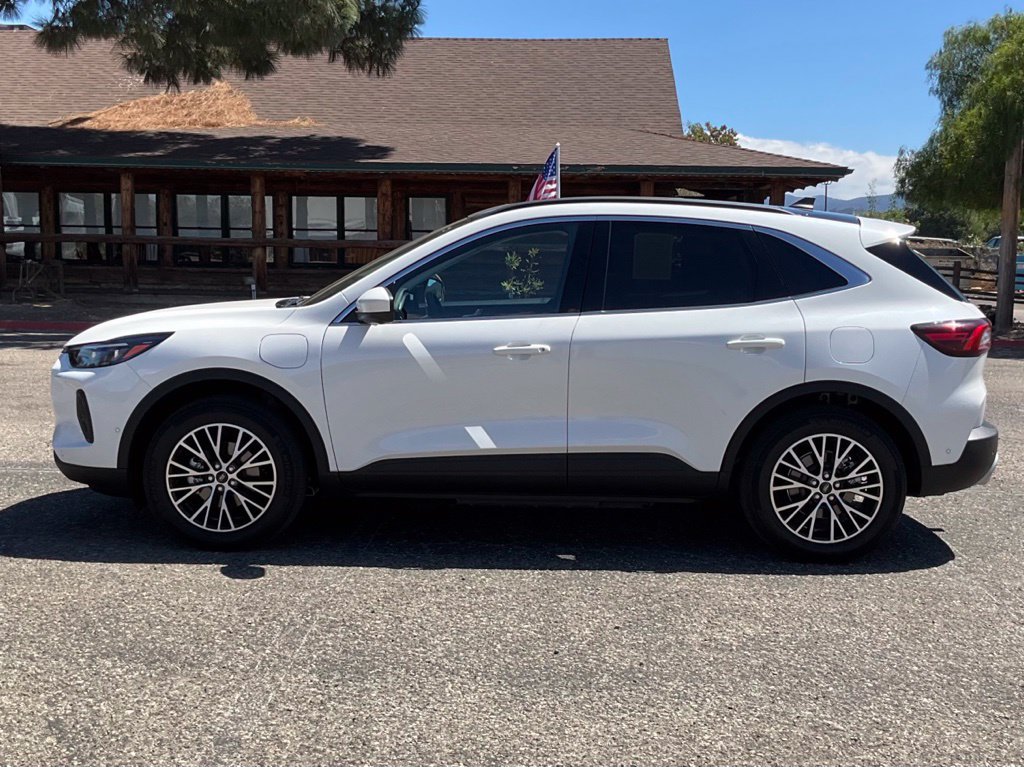 Certified 2024 Ford Escape SE w/ PHEV Premium Package FWD image 3