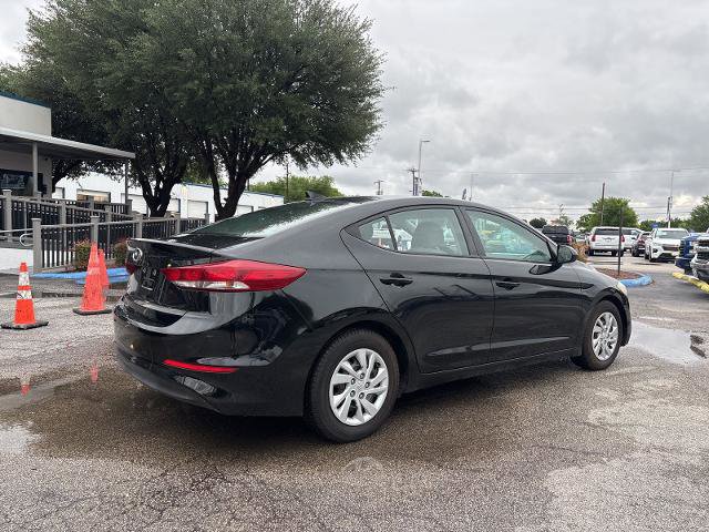 Used 2017 Hyundai Elantra SE FWD image 3