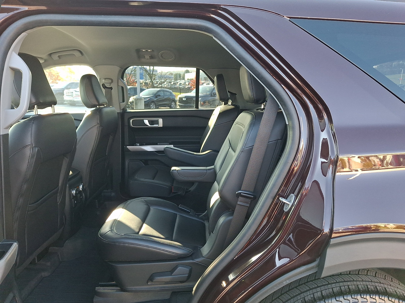 Certified 2022 Ford Explorer XLT w/ Equipment Group 202A AWD/4WD image 11