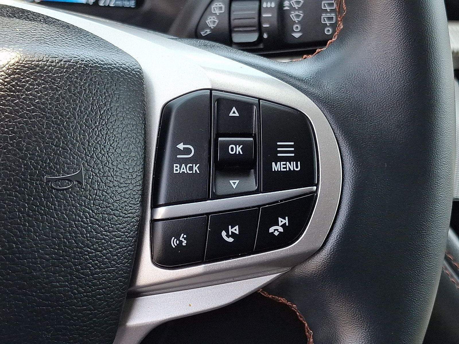 Certified 2025 Ford Explorer Active AWD/4WD image 24