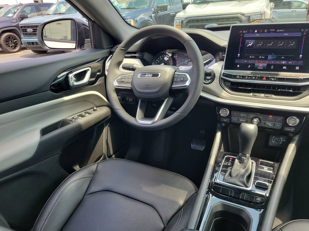Used 2025 Jeep Compass Limited AWD/4WD image 13