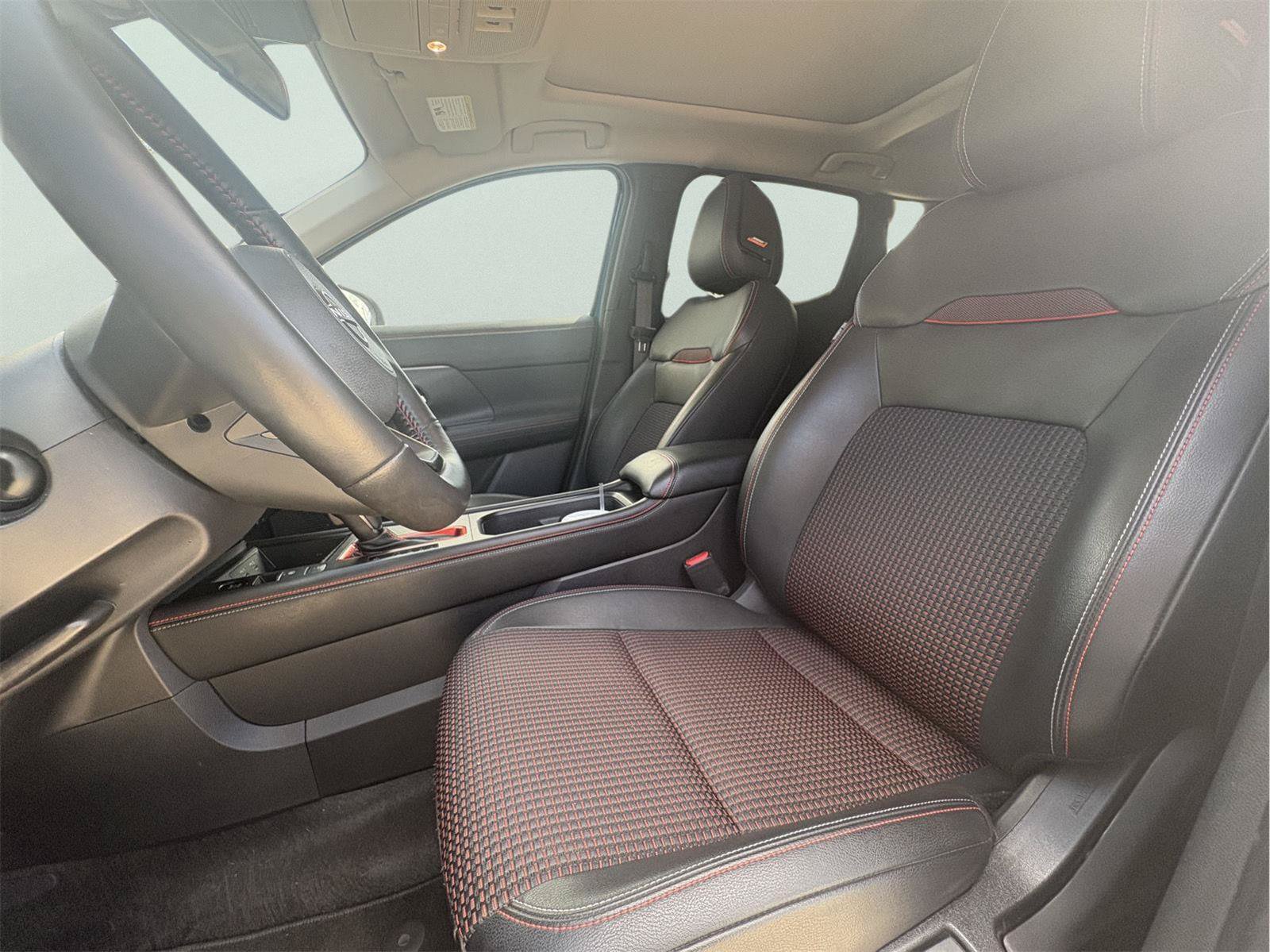 Used 2025 Nissan Kicks SR w/ SR Premium Package FWD image 14
