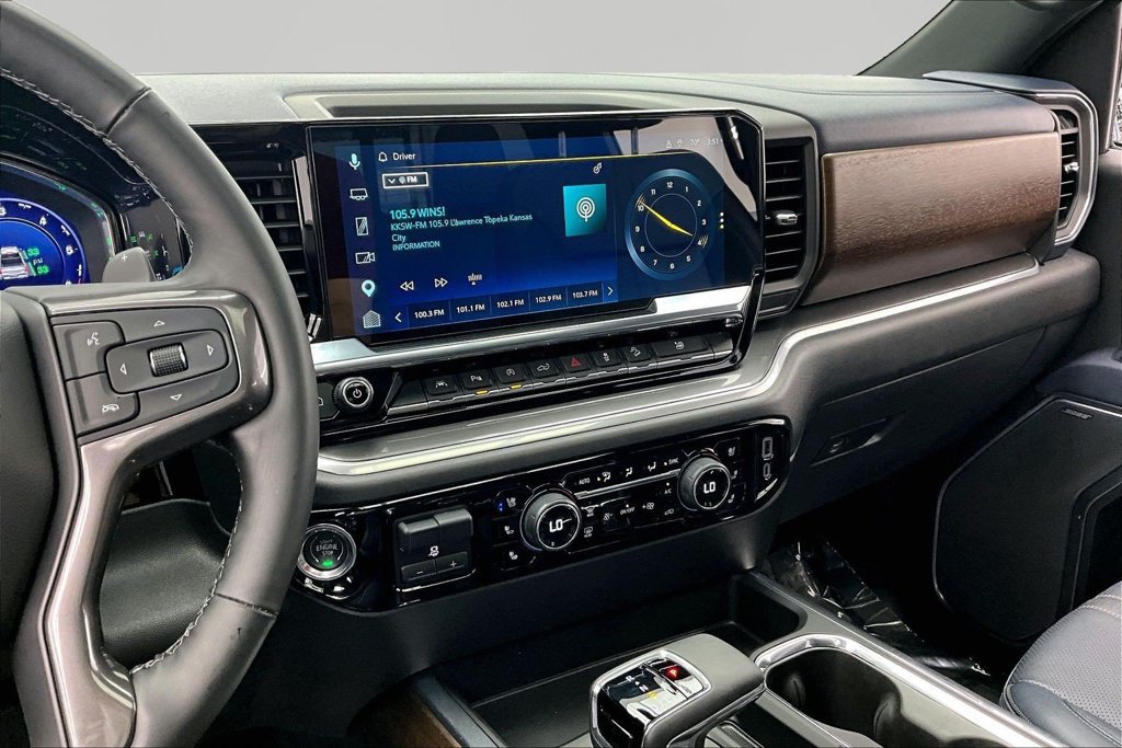 Used 2025 Chevrolet Silverado 1500 High Country w/ Technology Package AWD/4WD image 6