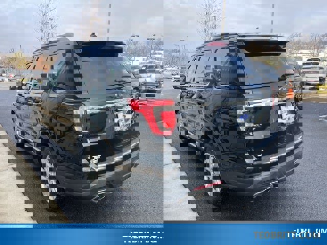 Certified 2018 Ford Explorer XLT w/ Equipment Group 202A image 6