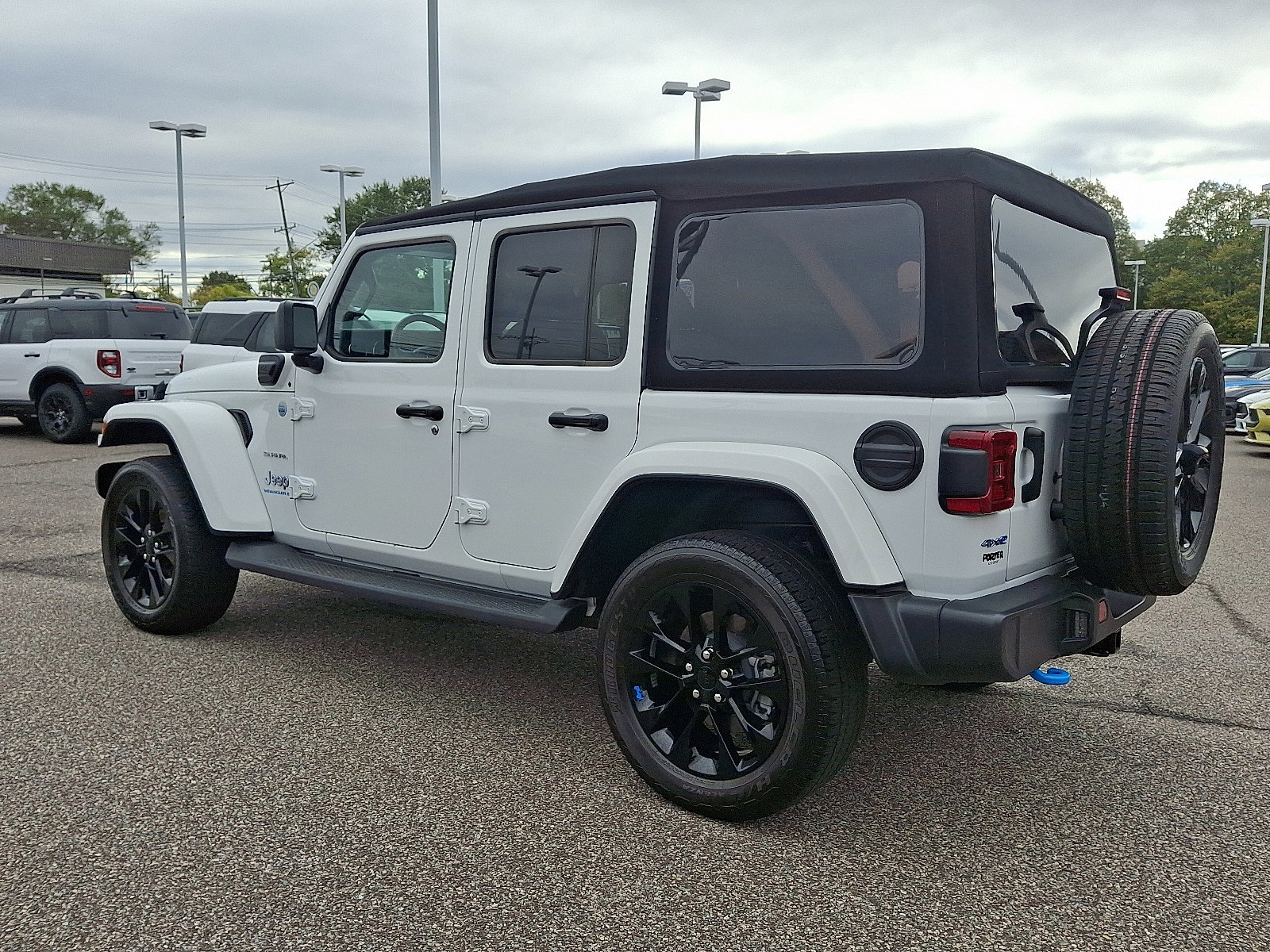Used 2023 Jeep Wrangler Sahara w/ Cold Weather Group image 4