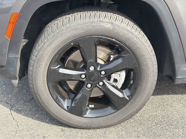 Used 2023 Jeep Grand Cherokee L Limited w/ Black Appearance Package image 10