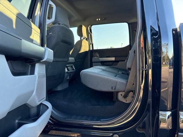 Certified 2025 Ford F250 XLT w/ Black Appearance Package AWD/4WD image 20