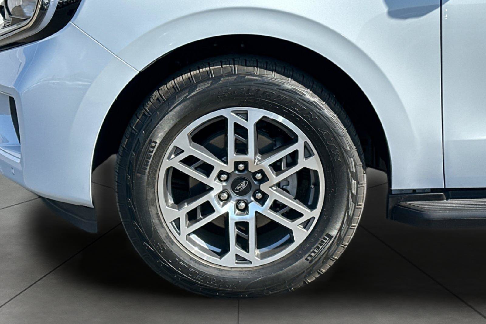 Certified 2026 Ford Expedition Active AWD/4WD image 32