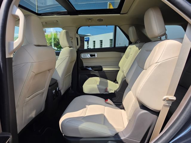 Certified 2023 Ford Explorer Platinum w/ Technology Package AWD/4WD image 17