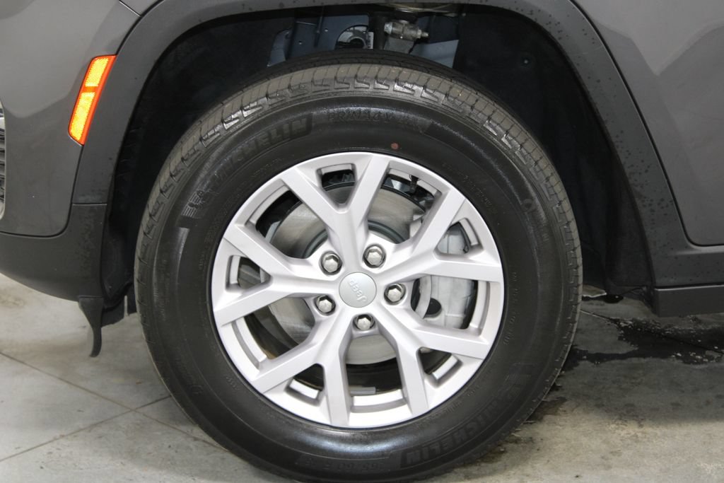 Used 2022 Jeep Grand Cherokee Limited AWD/4WD image 19