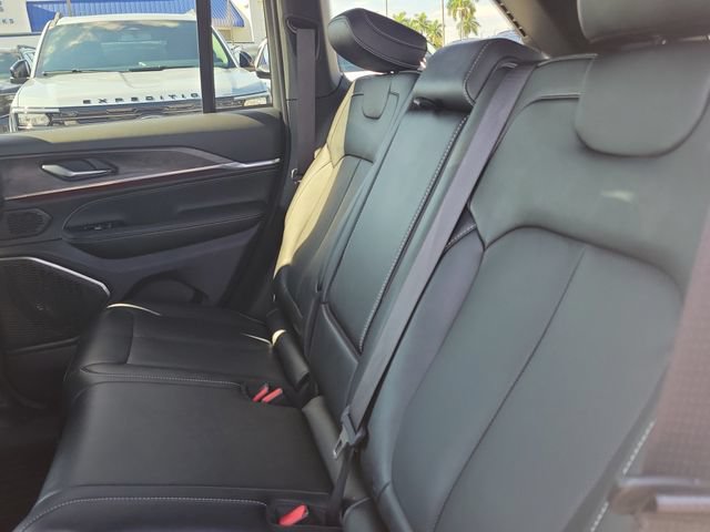 Used 2024 Jeep Grand Cherokee Overland AWD/4WD image 18