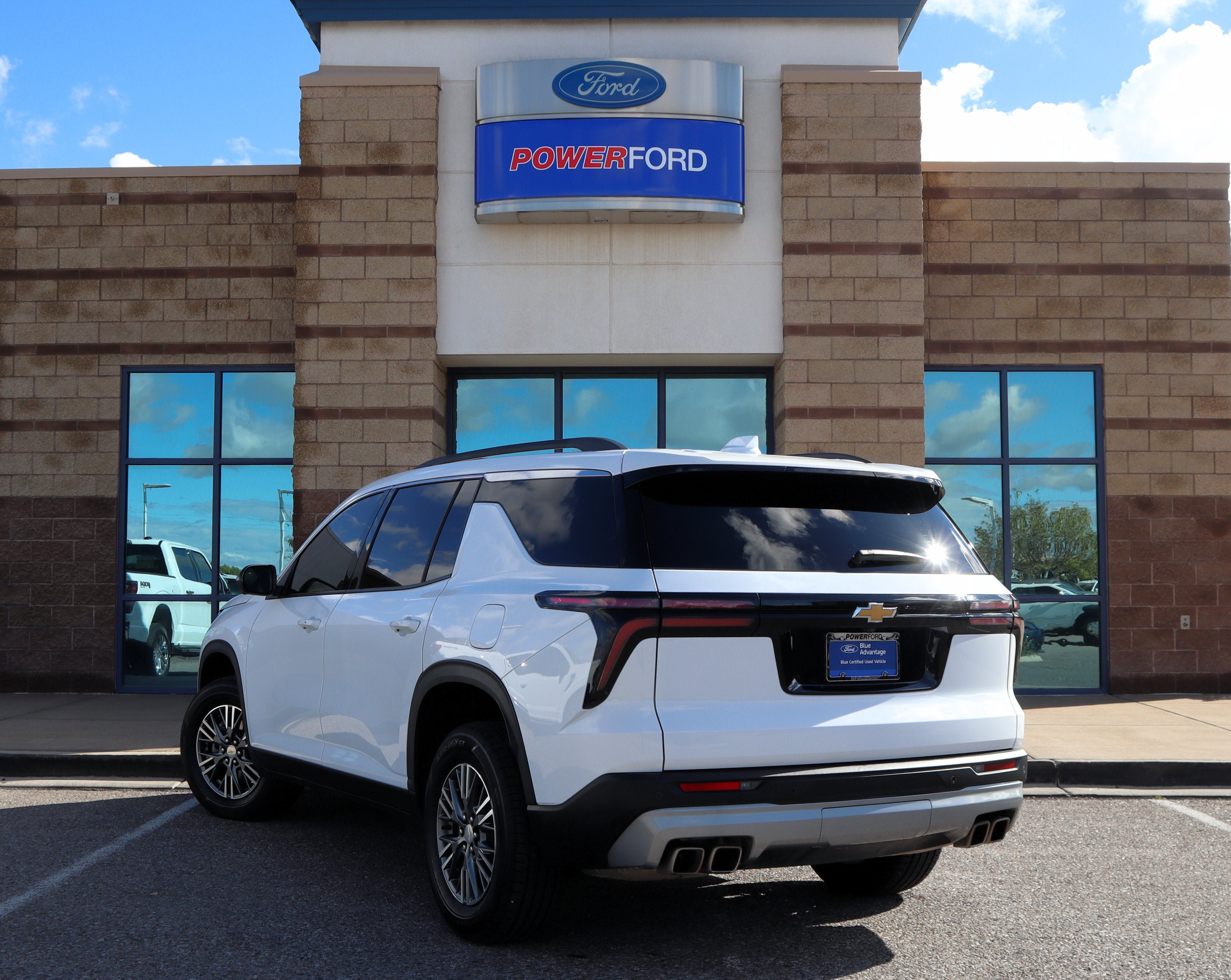 Used 2024 Chevrolet Traverse LT AWD/4WD image 8