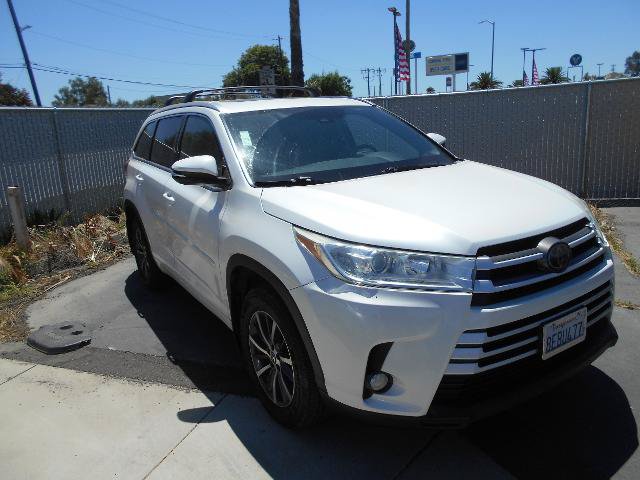 Used 2018 Toyota Highlander XLE AWD/4WD image 1