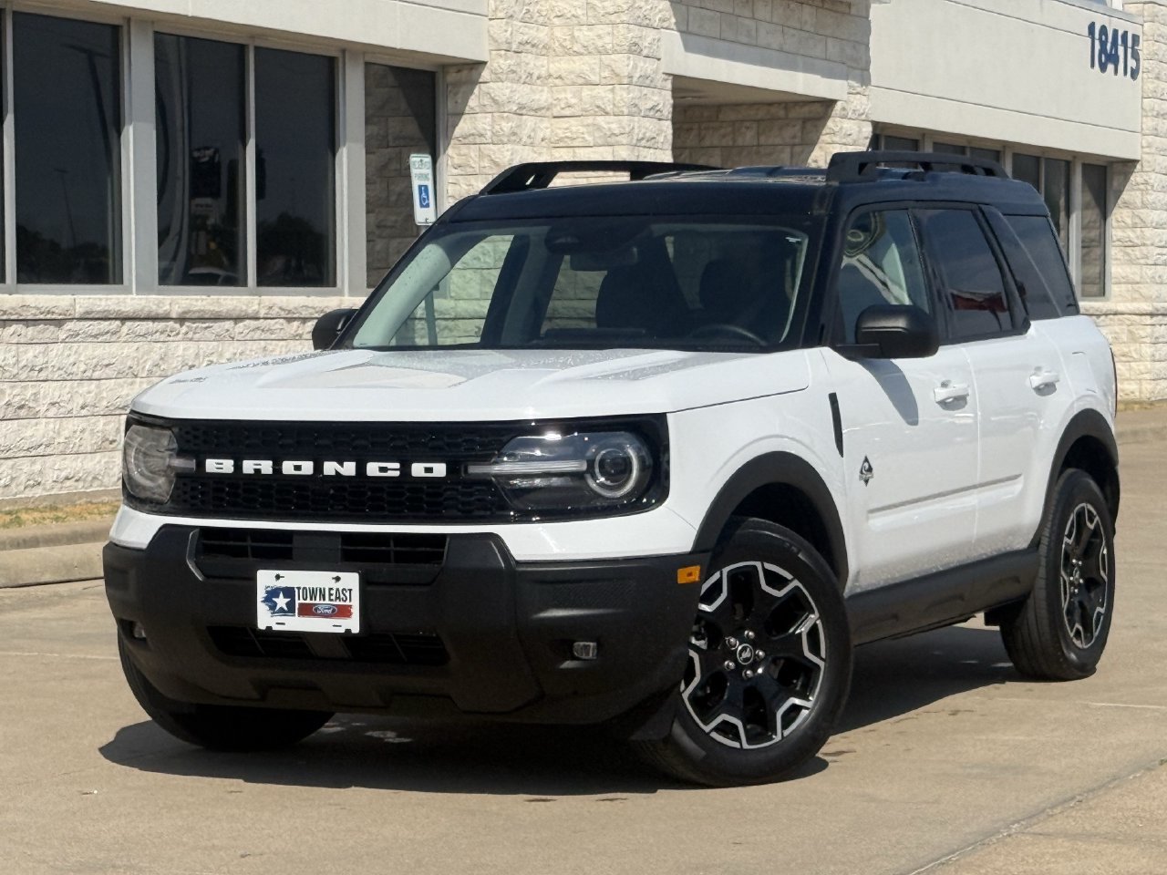Certified 2025 Ford Bronco Sport Outer Banks AWD/4WD image 2