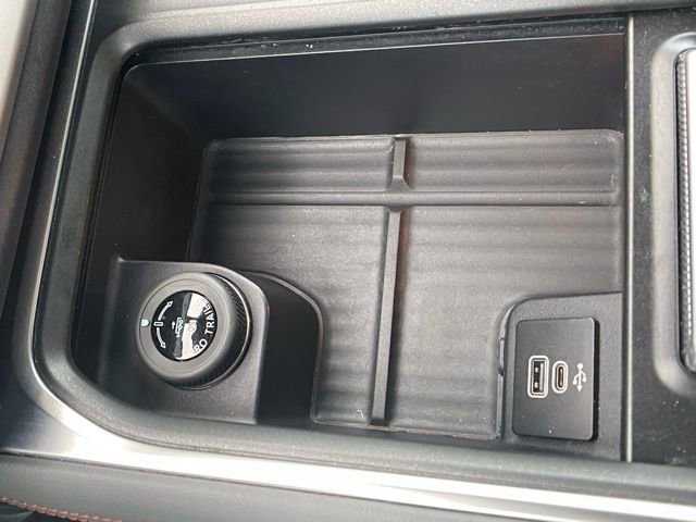 Certified 2025 Ford Expedition Active image 30