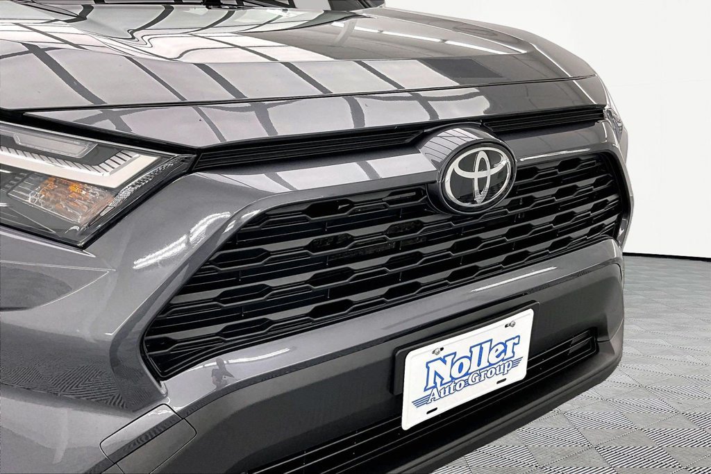 Used 2025 Toyota RAV4 XLE AWD/4WD image 28