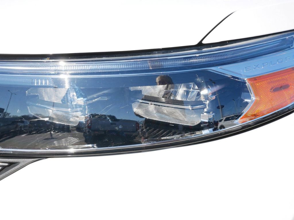 Certified 2023 Ford Explorer XLT w/ Equipment Group 202A image 5