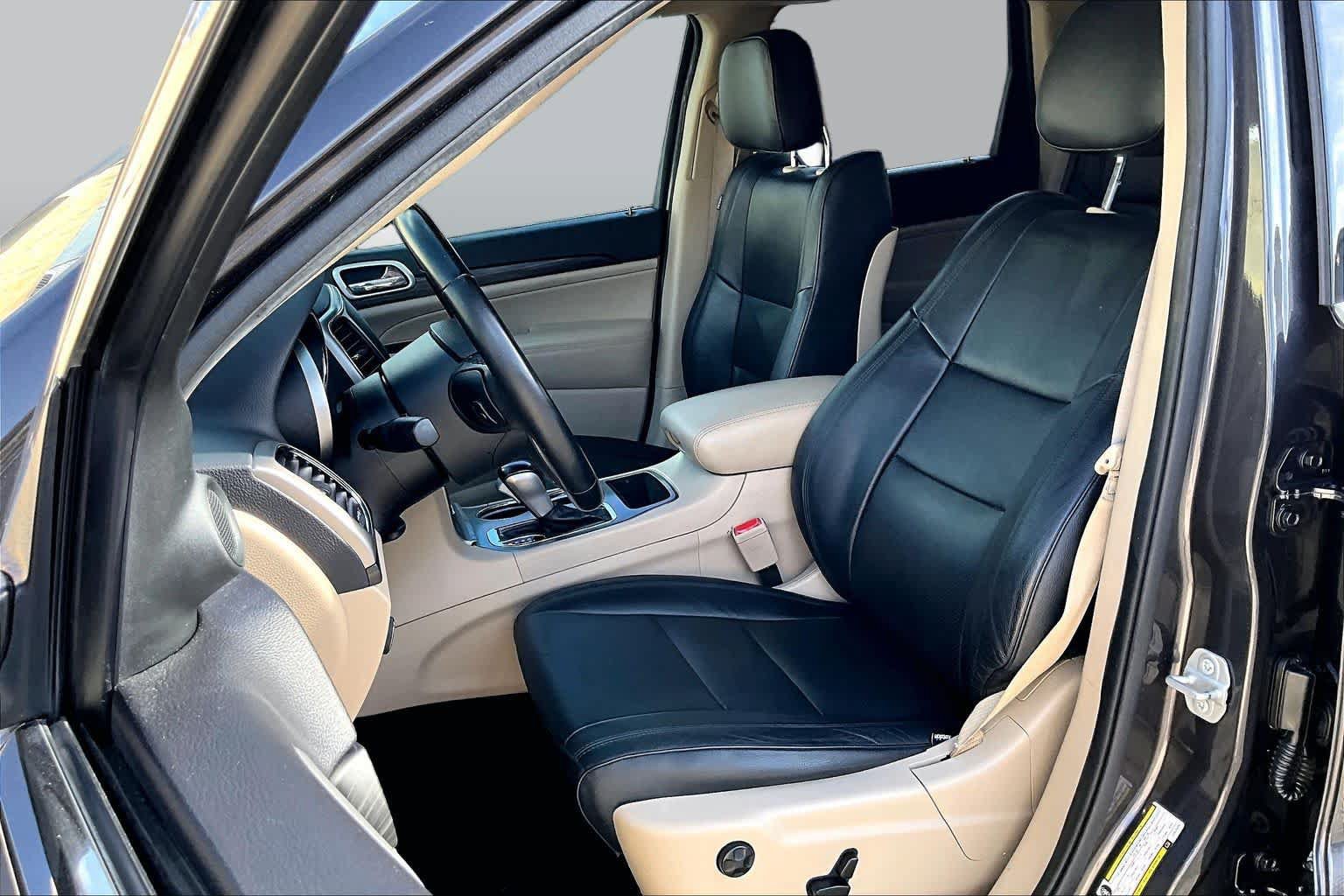 Used 2020 Jeep Grand Cherokee Laredo RWD image 8