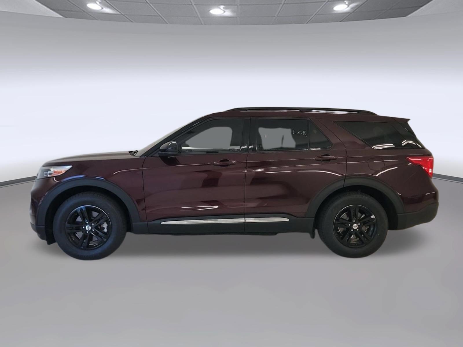 Certified 2022 Ford Explorer XLT w/ Equipment Group 202A RWD image 2