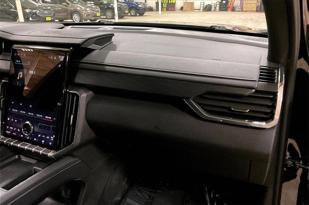 Used 2024 GMC Acadia Elevation image 15