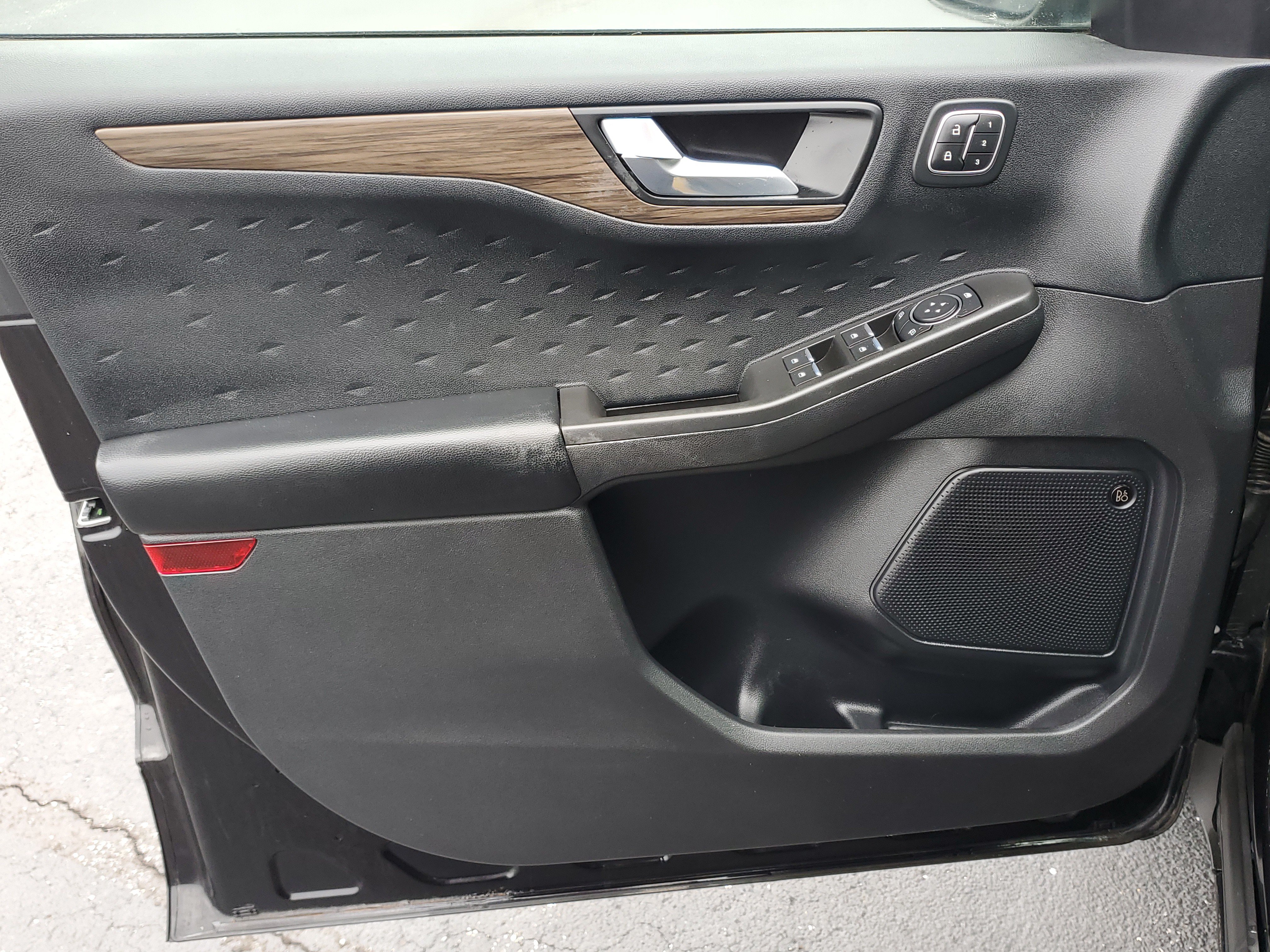 Certified 2020 Ford Escape Titanium AWD/4WD image 21