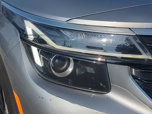 Used 2024 Kia Seltos EX FWD image 10
