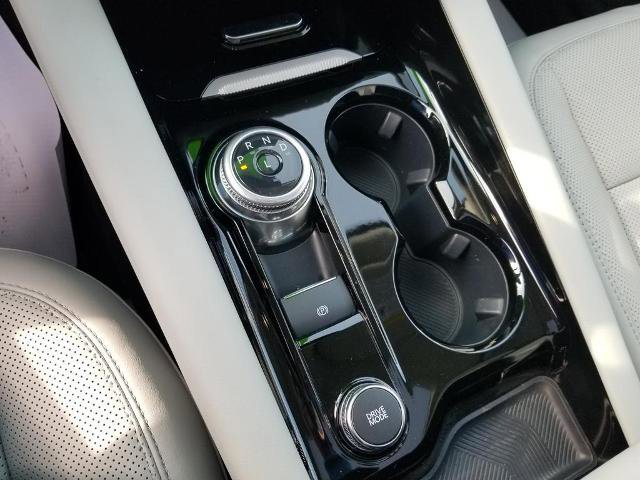 Certified 2025 Ford Explorer Platinum w/ Ultimate Package image 21