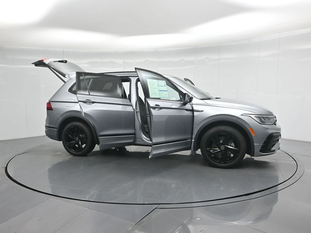 Used 2024 Volkswagen Tiguan SE R-Line image 53