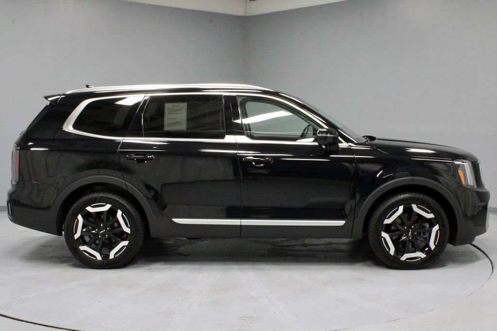 Used 2024 Kia Telluride EX w/ EX Captain's Chair Package FWD image 12