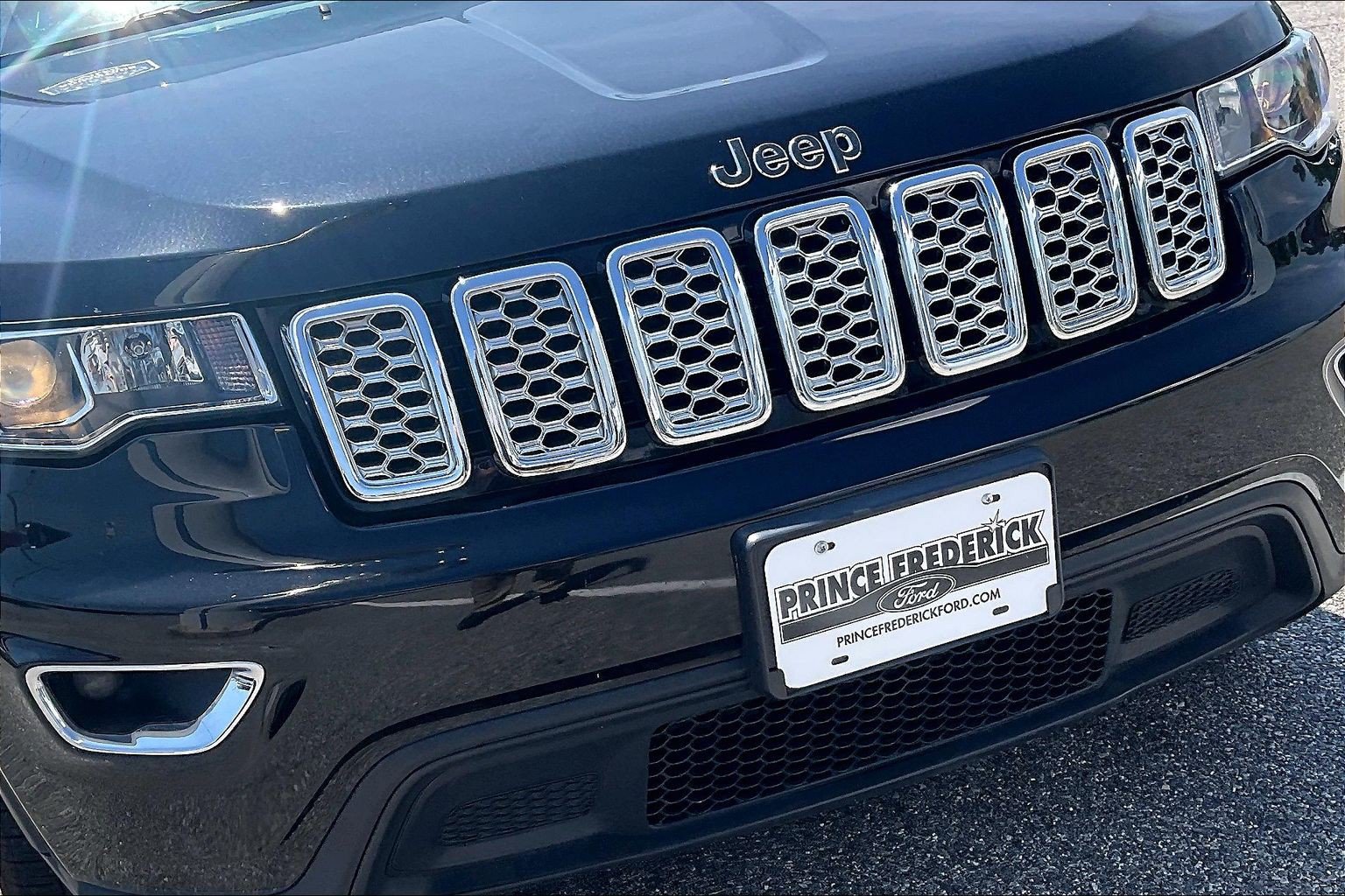 Used 2022 Jeep Grand Cherokee Laredo E AWD/4WD image 27