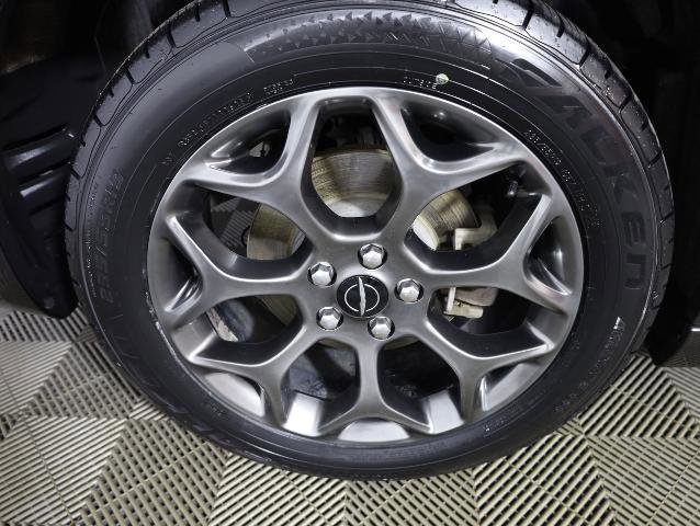 Used 2018 Chrysler 300 S w/ 300S Premium Group image 39