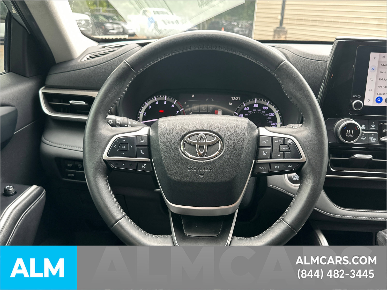 Used 2024 Toyota Highlander LE AWD/4WD image 28